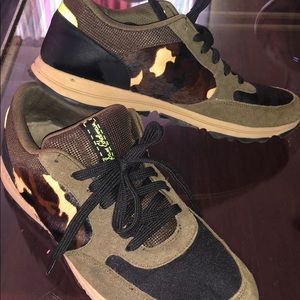 Army fatigue sneakers 😍